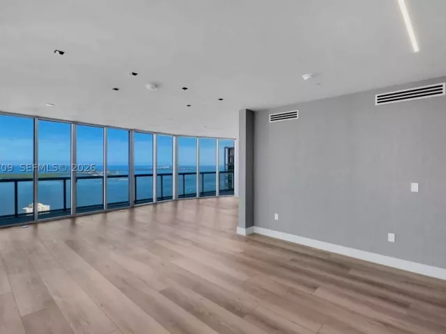 5-bedroom condo for rent in Miami - 465 Brickell Ave PH5701 - MondialRealty