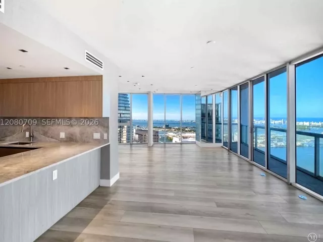 5-bedroom condo for rent in Miami - 465 Brickell Ave PH5701 - MondialRealty
