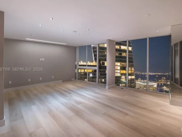 5-bedroom condo for rent in Miami - 465 Brickell Ave PH5701 - MondialRealty