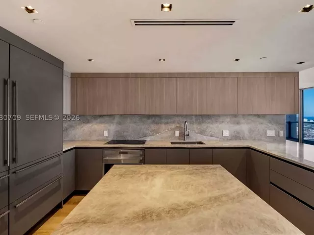 5-bedroom condo for rent in Miami - 465 Brickell Ave PH5701 - MondialRealty