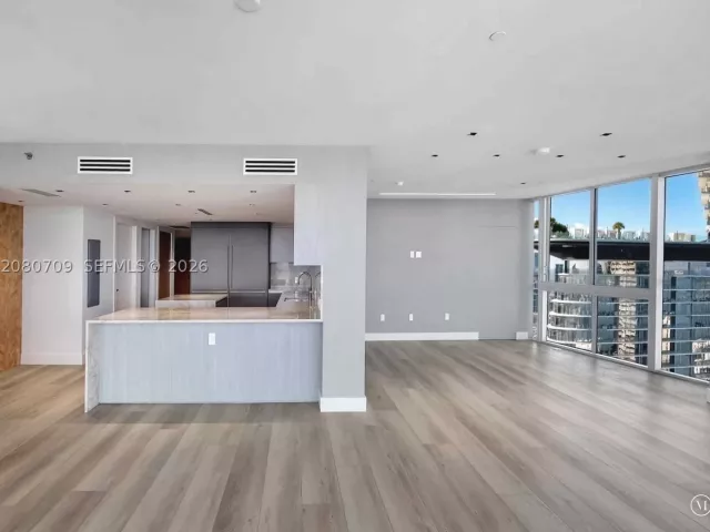 5-bedroom condo for rent in Miami - 465 Brickell Ave PH5701 - MondialRealty
