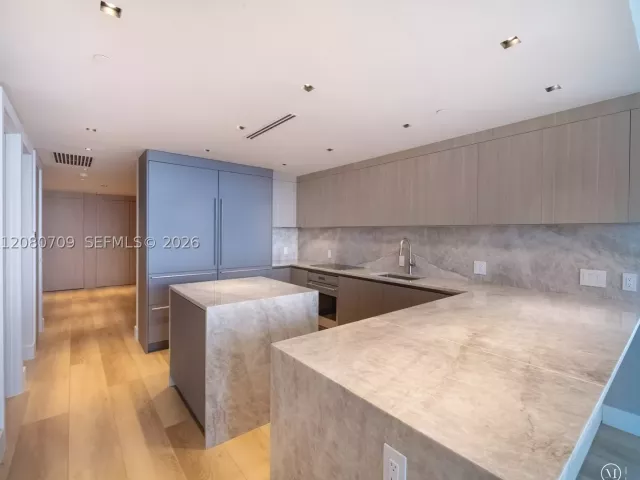 5-bedroom condo for rent in Miami - 465 Brickell Ave PH5701 - MondialRealty