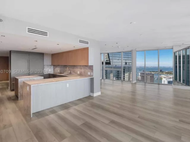 5-bedroom condo for rent in Miami - 465 Brickell Ave PH5701 - MondialRealty