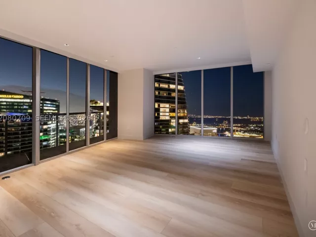 5-bedroom condo for rent in Miami - 465 Brickell Ave PH5701 - MondialRealty