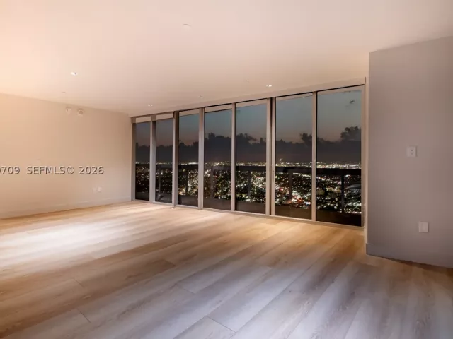 5-bedroom condo for rent in Miami - 465 Brickell Ave PH5701 - MondialRealty