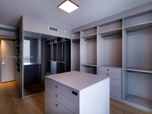 5-bedroom condo for rent in Miami - 465 Brickell Ave PH5701 - MondialRealty