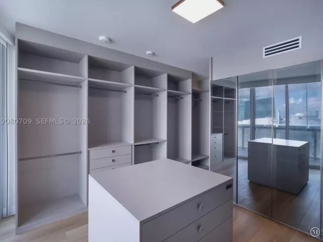 5-bedroom condo for rent in Miami - 465 Brickell Ave PH5701 - MondialRealty