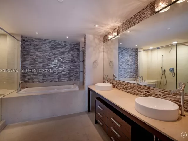 5-bedroom condo for rent in Miami - 465 Brickell Ave PH5701 - MondialRealty