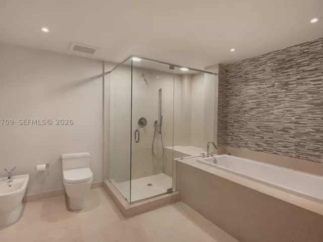 5-bedroom condo for rent in Miami - 465 Brickell Ave PH5701 - MondialRealty