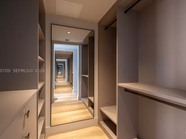 5-bedroom condo for rent in Miami - 465 Brickell Ave PH5701 - MondialRealty