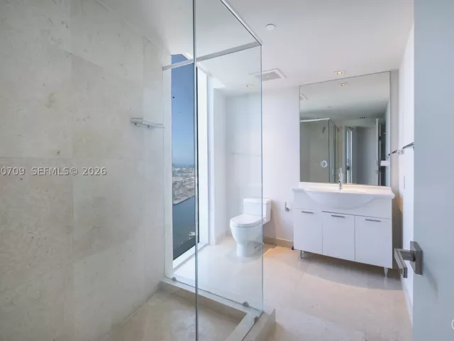 5-bedroom condo for rent in Miami - 465 Brickell Ave PH5701 - MondialRealty