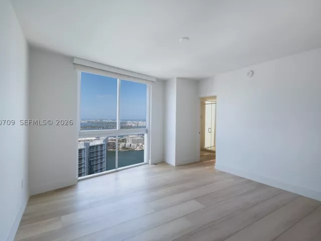 5-bedroom condo for rent in Miami - 465 Brickell Ave PH5701 - MondialRealty