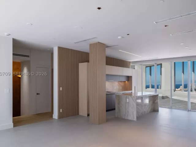 5-bedroom condo for rent in Miami - 465 Brickell Ave PH5701 - MondialRealty