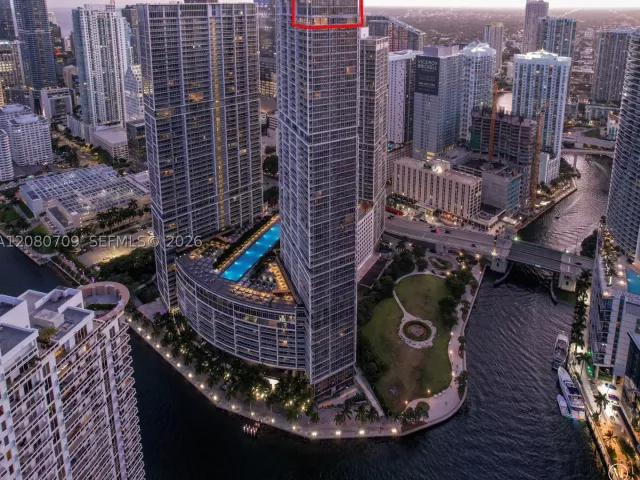 5-bedroom condo for rent in Miami - 465 Brickell Ave PH5701 - MondialRealty