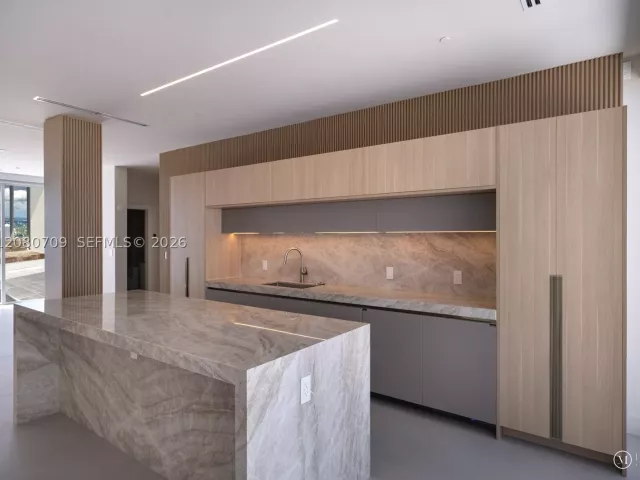 5-bedroom condo for rent in Miami - 465 Brickell Ave PH5701 - MondialRealty