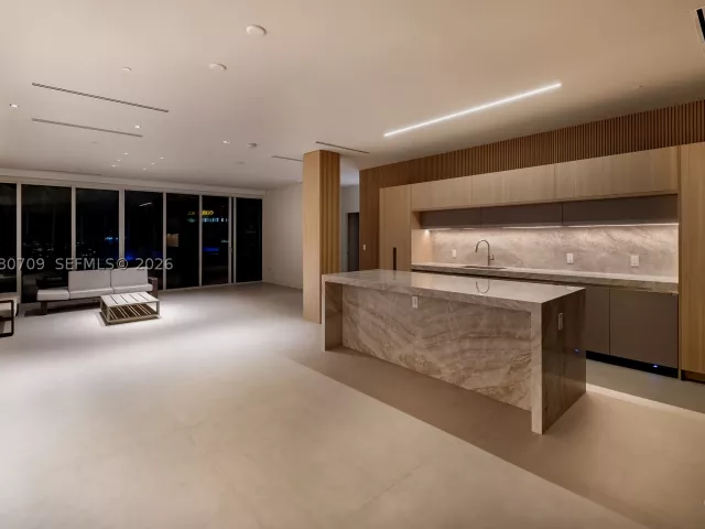5-bedroom condo for rent in Miami - 465 Brickell Ave PH5701 - MondialRealty