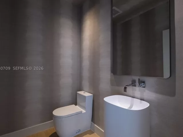 5-bedroom condo for rent in Miami - 465 Brickell Ave PH5701 - MondialRealty