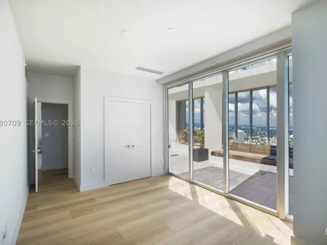 5-bedroom condo for rent in Miami - 465 Brickell Ave PH5701 - MondialRealty