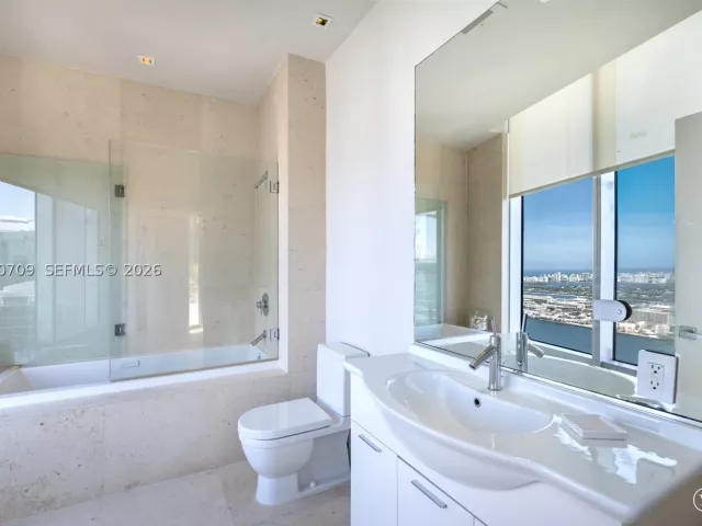 5-bedroom condo for rent in Miami - 465 Brickell Ave PH5701 - MondialRealty