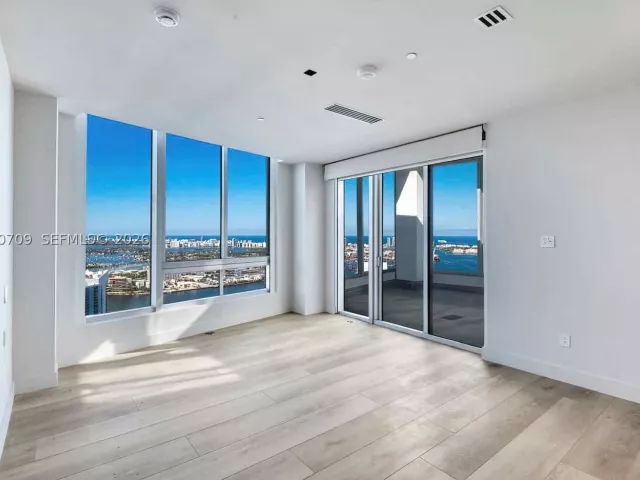 5-bedroom condo for rent in Miami - 465 Brickell Ave PH5701 - MondialRealty