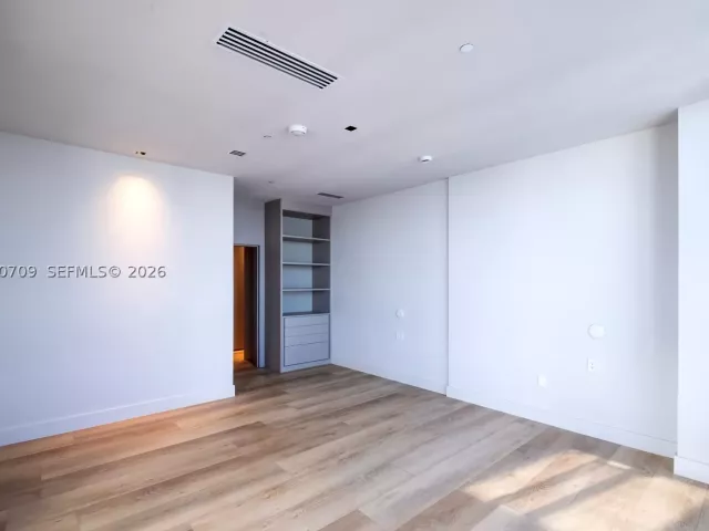 5-bedroom condo for rent in Miami - 465 Brickell Ave PH5701 - MondialRealty