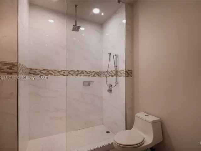 5-bedroom condo for rent in Miami - 465 Brickell Ave PH5701 - MondialRealty