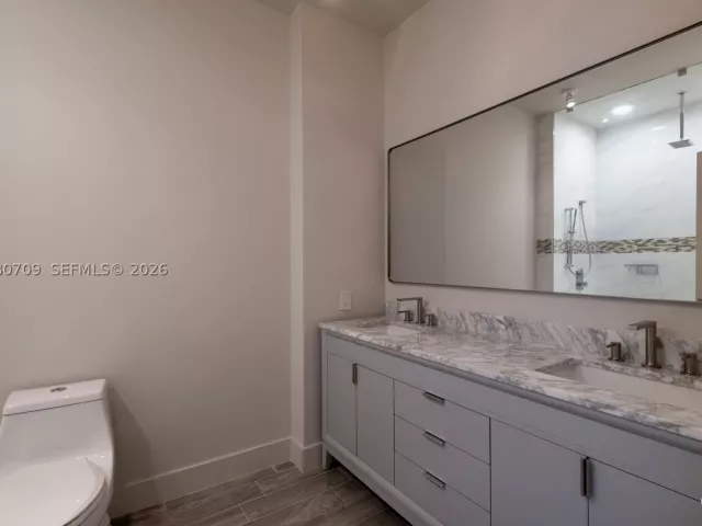 5-bedroom condo for rent in Miami - 465 Brickell Ave PH5701 - MondialRealty