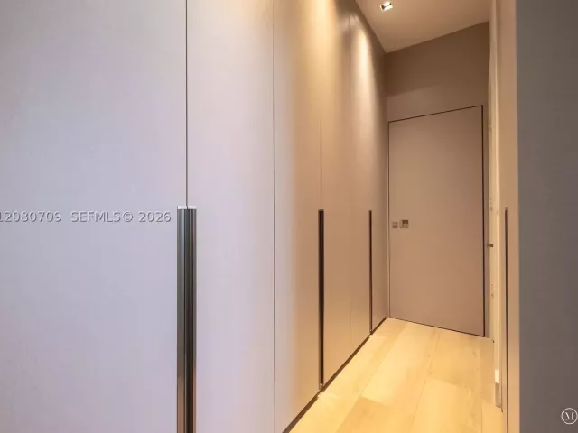 5-bedroom condo for rent in Miami - 465 Brickell Ave PH5701 - MondialRealty