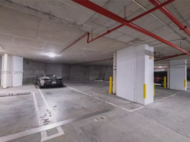 5-bedroom condo for rent in Miami - 465 Brickell Ave PH5701 - MondialRealty