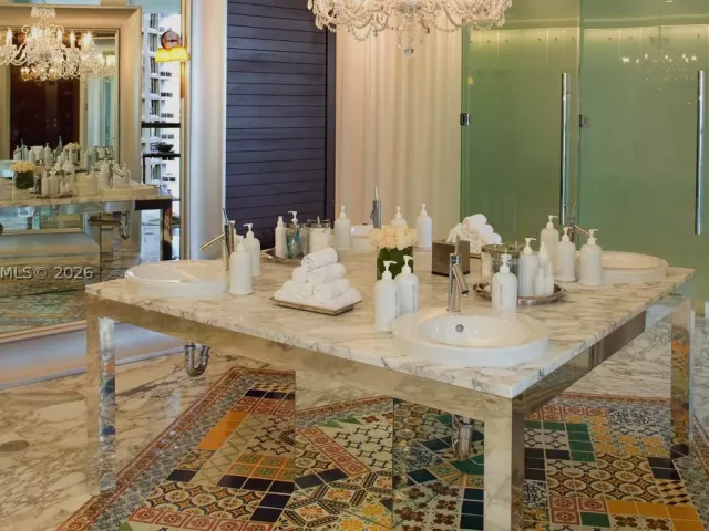 5-bedroom condo for rent in Miami - 465 Brickell Ave PH5701 - MondialRealty