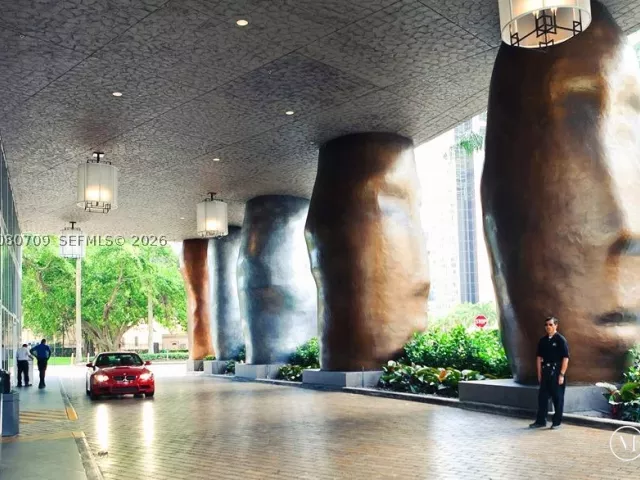 5-bedroom condo for rent in Miami - 465 Brickell Ave PH5701 - MondialRealty