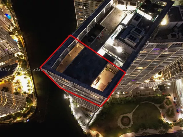 5-bedroom condo for rent in Miami - 465 Brickell Ave PH5701 - MondialRealty