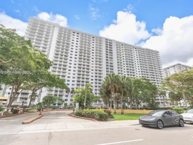 2-bedroom condo for sale in Sunny Isles Beach - 210 174th St 1201 - MondialRealty