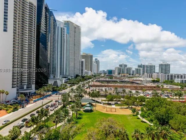 2-bedroom condo for sale in Sunny Isles Beach - 210 174th St 1201 - MondialRealty