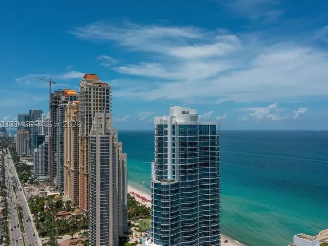 2-bedroom condo for sale in Sunny Isles Beach - 210 174th St 1201 - MondialRealty