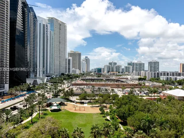 2-bedroom condo for sale in Sunny Isles Beach - 210 174th St 1201 - MondialRealty