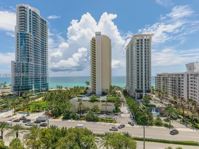 2-bedroom condo for sale in Sunny Isles Beach - 210 174th St 1201 - MondialRealty