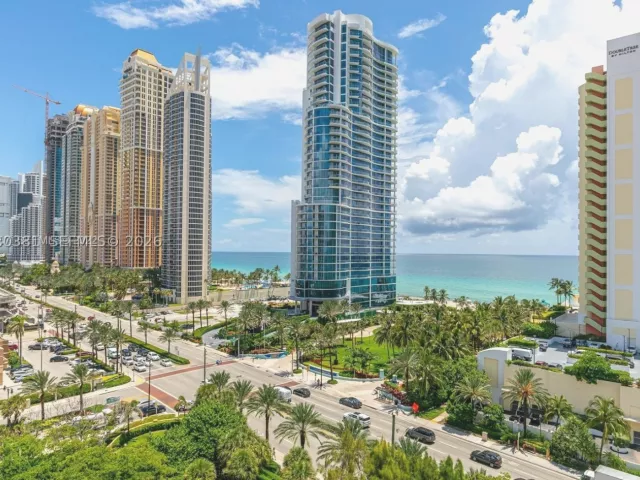 2-bedroom condo for sale in Sunny Isles Beach - 210 174th St 1201 - MondialRealty