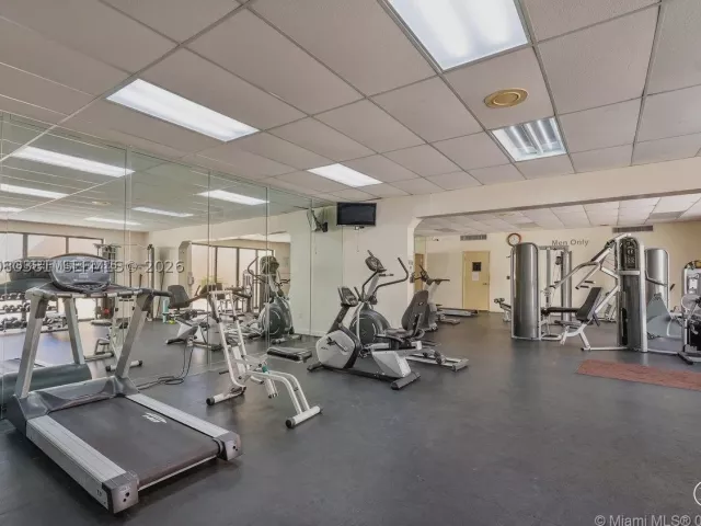2-bedroom condo for sale in Sunny Isles Beach - 210 174th St 1201 - MondialRealty