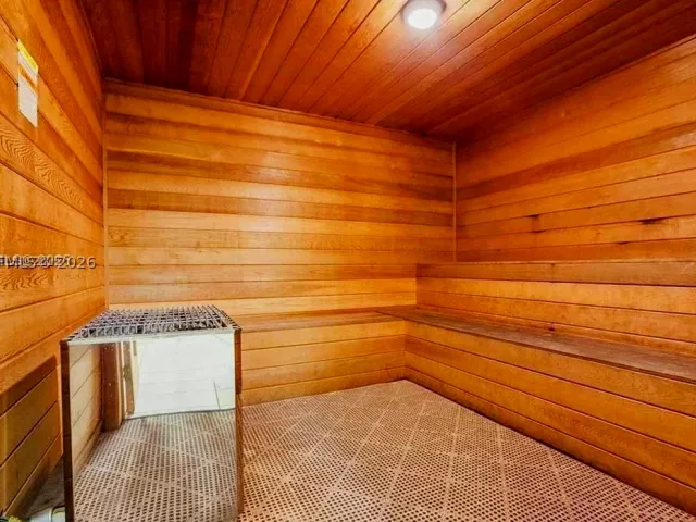 2-bedroom condo for sale in Sunny Isles Beach - 210 174th St 1201 - MondialRealty