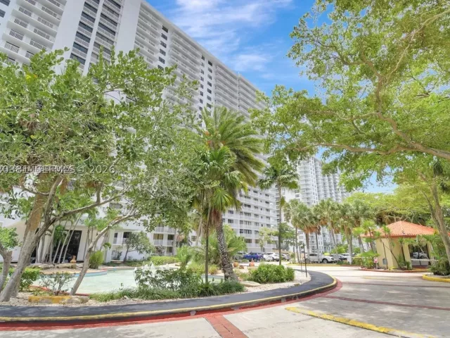 2-bedroom condo for sale in Sunny Isles Beach - 210 174th St 1201 - MondialRealty