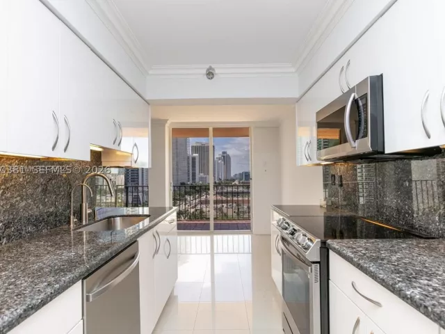 2-bedroom condo for sale in Sunny Isles Beach - 210 174th St 1201 - MondialRealty