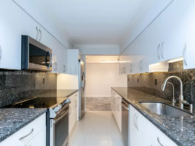2-bedroom condo for sale in Sunny Isles Beach - 210 174th St 1201 - MondialRealty