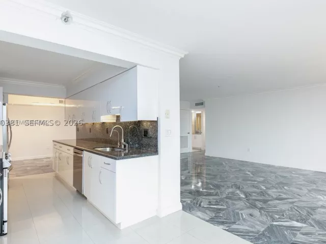 2-bedroom condo for sale in Sunny Isles Beach - 210 174th St 1201 - MondialRealty