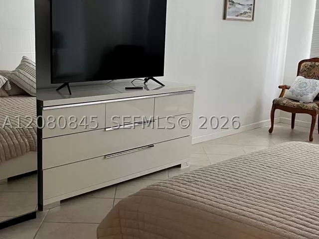 2-bedroom condo for rent in Hollywood - 2751 S Ocean Dr 406S - MondialRealty