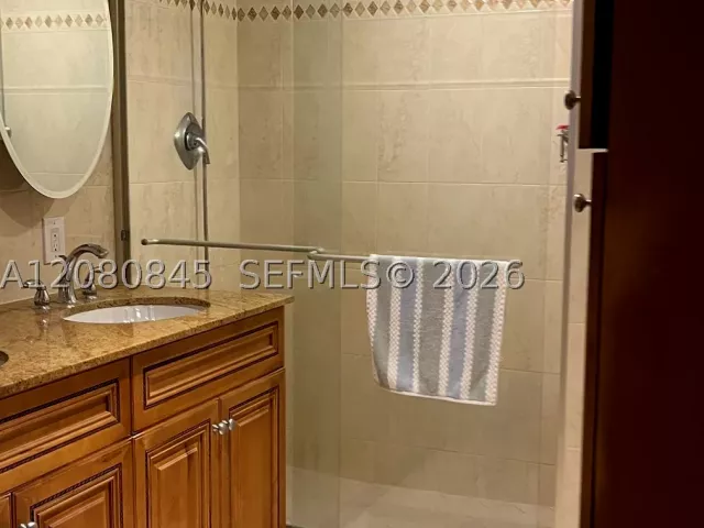 2-bedroom condo for rent in Hollywood - 2751 S Ocean Dr 406S - MondialRealty