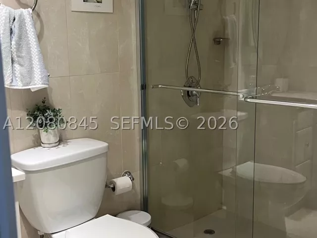 2-bedroom condo for rent in Hollywood - 2751 S Ocean Dr 406S - MondialRealty