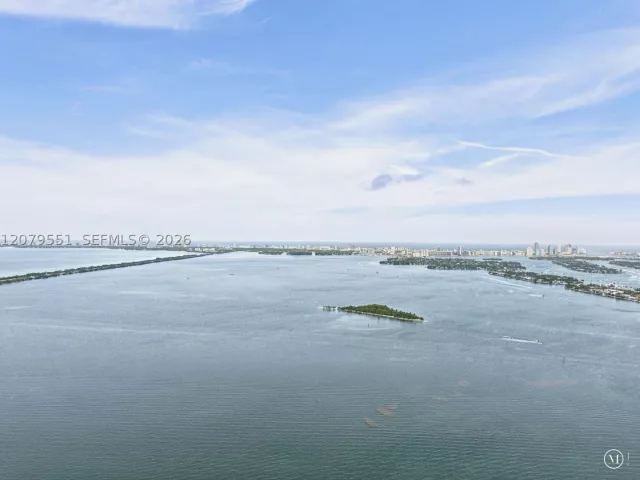 3-bedroom condo for rent in Miami - 700 NE 24th St 5605 - MondialRealty