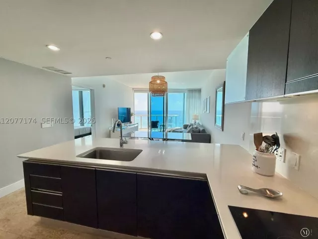 1-bedroom condo for rent in Sunny Isles Beach - 17001 Collins Ave 1903 - MondialRealty