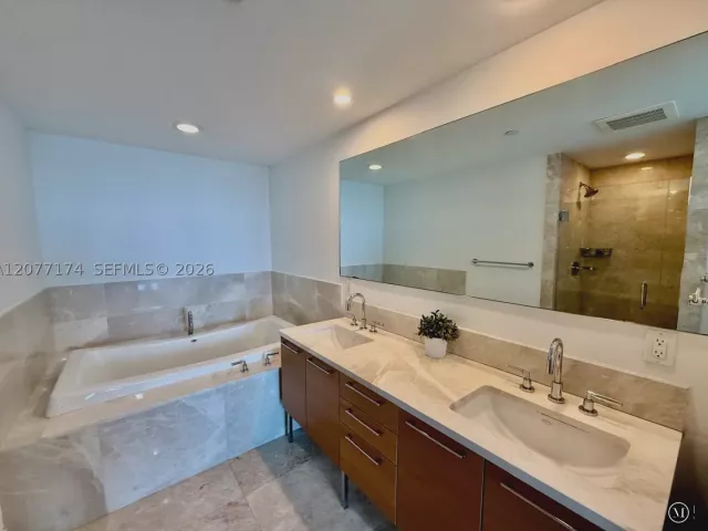 1-bedroom condo for rent in Sunny Isles Beach - 17001 Collins Ave 1903 - MondialRealty